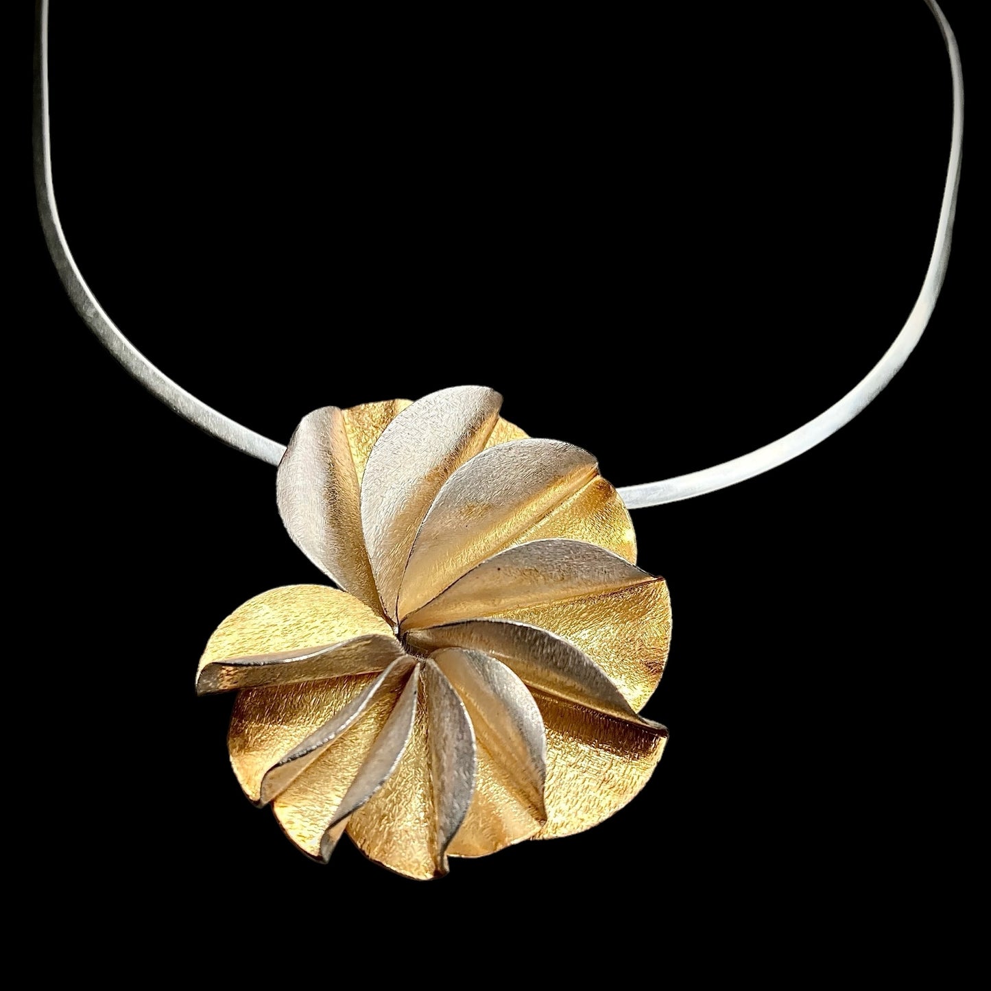 Collar Numero Oro